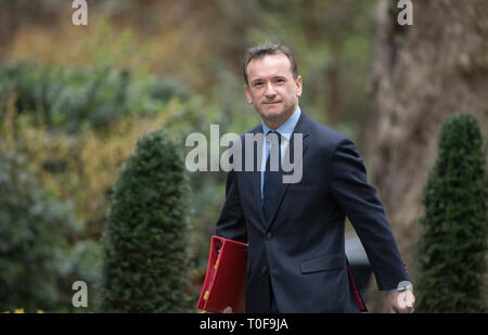 London, UK. 19th March 2019.  Alun Cairns, Secretary of State for Wales, in Downing Street for weekly cabinet meeting. Credit: Malcolm Park/Alamy Live News.