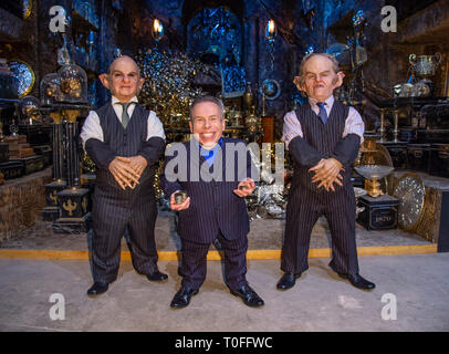 Warwick Davis (C) and Goblins in the Lestrange Vault set at the original Gringotts Wizarding Bank set at Warner Bros. Studio Tour London in Watford. Warner Bros. Studio Tour London – The Making of Harry Potter unveils its biggest expansion to date, the original Gringotts Wizarding Bank will be open to the public from Saturday 6th April. Stock Photo
