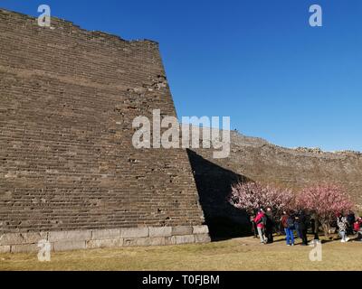 Beijing, China. 12th Mar, 2019. Photo taken with a mobile phone shows people visiting the Beijing Ming Dynasty City Wall Relics Park in Beijing, capital of China, March 12, 2019. Credit: Ju Huanzong/Xinhua/Alamy Live News Stock Photo