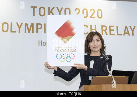 Tokyo, Japan. 20th Mar, 2019. Miho Takeda a member the Tokyo Olympic Committee of the Olympic and Paralympic Games (Tokyo2020) shows the Torch Relay emblem during a news conference to unveil the Olympic Torch and the emblem. The torch shaped as cherry blossom flower will be used for depicting the Torch Relay. The Olympic flame is scheduled to arrive from Greece in Japan on March 20, 2020. Credit: Rodrigo Reyes Marin/ZUMA Wire/Alamy Live News Stock Photo