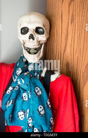Edgar Allen Poe Museum welcoming skeleton, dressed in an poe scarf and finery. Richmond, Virginia. Stock Photo