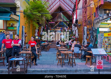 Sunset Street bar and restaurant, Khaosan Road, Banglamphu, Bangkok, Thailand Stock Photo