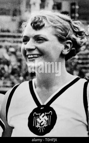 sports, Olympic Games 1936, Berlin, athletics, javelin throwing, winner women: Tilly Fleischer, Germany, Additional-Rights-Clearance-Info-Not-Available Stock Photo
