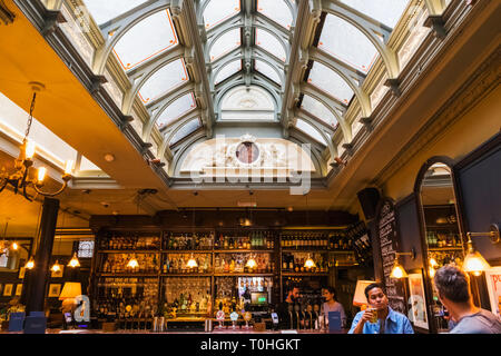 England, London, City of London, Fleet Street, The Punch Tavern Pub Stock Photo