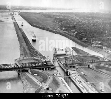 geography/travel, Canada, transport/transportation, Saint Lawrence Seaway, building of the Saint Lambert lock & Victoria bridge, 17.6.1959, Additional-Rights-Clearance-Info-Not-Available Stock Photo