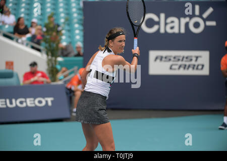 Miami Gardens, Florida, USA. 20th March, 2019. Miami Gardens, Florida, USA. 20th Mar, 2019. Victoria Azarenka of Belarus defeats Dominika Cibulkova of Slovakia during the Miami Open day 3 Presented by Itau at Hard Rock Stadium March 20, 2019 in Miami Gardens, Florida People: Victoria Azarenka Credit: Storms Media Group/Alamy Live News Stock Photo