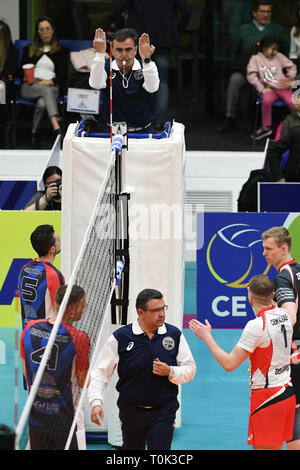 Candy Arena, Monza, Italy. 20th March, 2019. CEV Volleyball Challenge Cup men, Final, 1st leg. referee Sotirios Delikostidis during the match between Vero Volley Monza and Belogorie Belgorod at the Candy Arena Italy.  Credit: Claudio Grassi/Alamy Live News Stock Photo