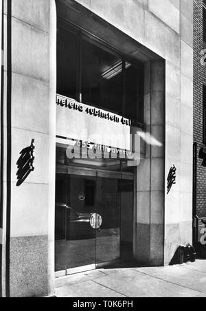 geography / travel,  USA, New York City, industry, main office of Helena Rubinstein, 655 Fifth Avenue, exterior view, entrance, 1950s, , Additional-Rights-Clearance-Info-Not-Available Stock Photo