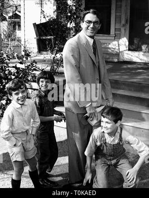 GREGORY PECK, CHILDREN, TO KILL A MOCKINGBIRD, 1962 Stock Photo