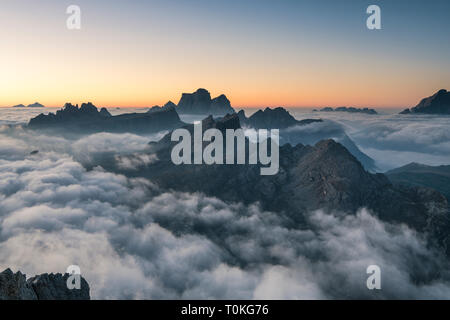 View from Rifugio Lagazuoi (2752 m) to the Croda Negra, Croda da Lago and the Civetta, Dolomites, Italy Stock Photo