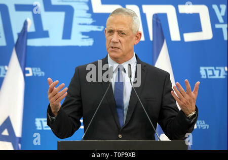 Tel Aviv, Israel. 20th Mar, 2019. Benny Gantz, one of the leaders of Israeli centrist party of Blue and White, speaks to members of his party in Tel Aviv, Israel, on March 20, 2019. Israel's elections will be held on April 9. Credit: JINI/Gideon Markowicz/Xinhua/Alamy Live News Stock Photo