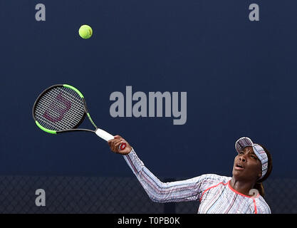 Miami Gardens, Florida, USA. 20th Mar 2019. Venus Williams on the practice courts at the Hard Rock Stadium before her first match of the Miami Open on March 20, 2019 in Miami Gardens, Florida. (Paul Hennessy/Alamy) Credit: Paul Hennessy/Alamy Live News Stock Photo