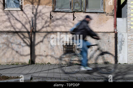 21 March 2019, Baden-Wuerttemberg, Nürtingen: A man rides a bicycle. On 21 March, Baden-Württemberg's Minister of Transport, Hermann, presented the results of ten years of cycling promotion by the state of Baden-Württemberg. Photo: Sebastian Gollnow/dpa Stock Photo