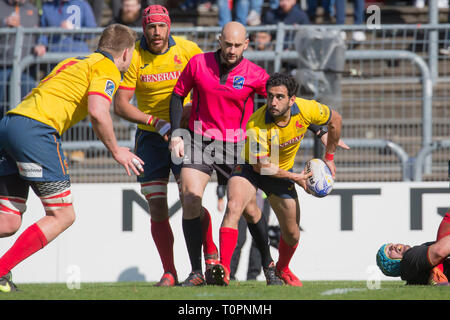 17 March 2019, North Rhine-Westphalia, Köln: Lucas Rubio (Spain, 9) matches the ball to a teammate. Fifth match of the Rugby Europe Championship 2019: Germany-Spain on 17.03.2019 in Cologne. Photo: Jürgen Kessler/dpa Stock Photo