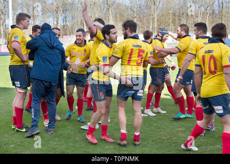 17 March 2019, North Rhine-Westphalia, Köln: Cheers from the Spanish players after the final whistle. Fifth match of the Rugby Europe Championship 2019: Germany-Spain on 17.03.2019 in Cologne. Photo: Jürgen Kessler/dpa Stock Photo