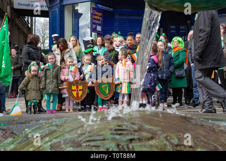 The annual St Patrick’s Day Parade from The Irish Club in Orford Lane to ‘The River of Life’ in Bridge Street. A short service remembered the 25th ann Stock Photo