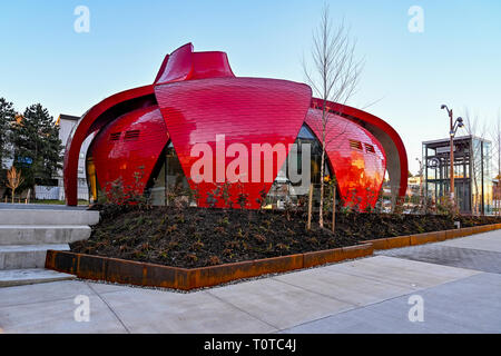 Unusual architectural Coffee shop pavilion, dubbed the Red Petal at  Emily Carr University of Art and Design, Vancouver, British Columbia, Canada Stock Photo
