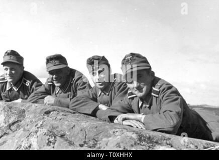 Second World War / WWII, German Wehrmacht, group of army non-commissioned officers, 1943 / 1944, military, soldiers, soldier, uniform, uniforms, headpiece, headpieces, forage cap, military cap, field cap M43, insignia of rank, badge of rank, people, 20th century, 1940s, second, 2nd, world war, world wars, Wehrmacht, armed forces, army, armies, group, groups, historic, historical, Additional-Rights-Clearance-Info-Not-Available Stock Photo