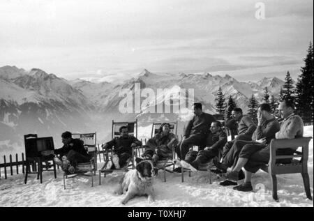 Second World War / WWII, German Wehrmacht, group during holiday in Zakopane, Poland, December 1941, Additional-Rights-Clearance-Info-Not-Available Stock Photo