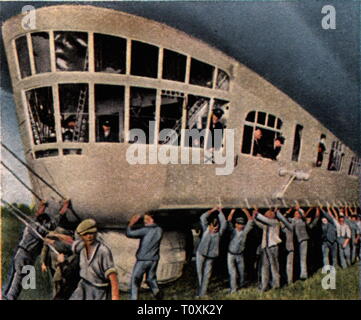 Take-off Of The Airship LZ 127 'Graf Zeppelin' Stock Photo - Alamy