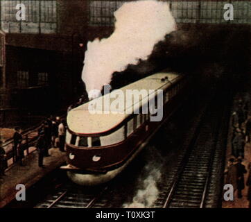 transport / transportation, railway, railcars, diesel fast railcar DR 877 'Flying Hamburger', in the railway station, 1932, coloured photograph, cigarette card, series 'Die Nachkriegszeit', 1935, diesel railcar, railcar, railcars, streamliner, streamliners, trains, express train, express, Deutsche Reichsbahn, German Reich, Third Reich, Germany, Weimar Republic, people, 20th century, 1930s, transport, transportation, railway, railroad, railways, railroads, railway station, railroad station, train station, railway stations, railroad stations, train, Additional-Rights-Clearance-Info-Not-Available Stock Photo