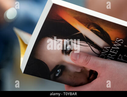 22 March 2019, Saxony, Leipzig: A visitor to the Leipzig Book Fair is reading a book at the Bastei Lübbe stand. The Book Fair will continue until 24.03.2019. Photo: Hendrik Schmidt/dpa-Zentralbild/ZB Stock Photo