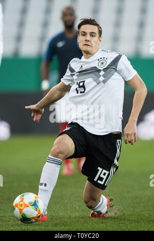 Eat, Deutschland. 22nd Mar, 2019. Florian NEUHAUS (GER) with Ball, Single Action with Ball, Action, Full Figure, Vertical, Soccer Laenderspiel, U21, Friendly Match, Germany (GER) - France (FRA) 2: 2, on 21.03.2019 in Essen/Germany. ¬ | usage worldwide Credit: dpa/Alamy Live News Stock Photo