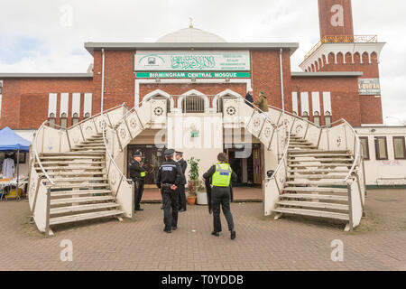 Birmingham, UK. 22nd March, 2019. A week after the New Zealand mosque murders and less than 48 hours after several Birmingham mosques were vandalised, people arrive for Friday prayers at the Birmingham Central Mosque. There is a police presence for reassurance and security. Peter Lopeman/Alamy Live News Stock Photo