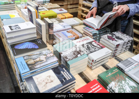 Leipzig, Germany. 22nd Mar, 2019. A visitor to the Leipzig Book Fair leafs through a book. The Book Fair will continue until 24.03.2019. Credit: Jan Woitas/dpa-Zentralbild/dpa/Alamy Live News Stock Photo