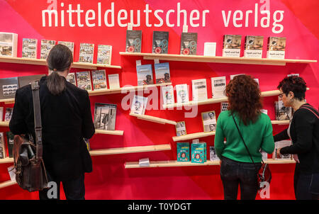 Leipzig, Germany. 22nd Mar, 2019. Visitors to the Leipzig Book Fair stand at the Mitteldeutscher Verlag stand. The Book Fair will continue until 24.03.2019. Credit: Jan Woitas/dpa-Zentralbild/dpa/Alamy Live News Stock Photo