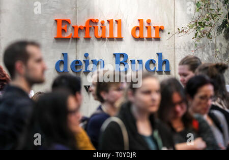 Leipzig, Germany. 22nd Mar, 2019. Visitors to the Leipzig Book Fair stand in front of the lettering 'Erfüll dir dein Buch'. The Book Fair will continue until 24.03.2019. Credit: Jan Woitas/dpa-Zentralbild/dpa/Alamy Live News Stock Photo