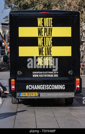 Barcelona, Catalonia, Spain. 22nd Mar, 2019. The European Youth Forum campaign bus is seen at the center of Barcelona.From the 18th March to 5th April, the European Youth Forum will be travelling across Europe in a campaign bus, bringing European politics to the local level. Credit: Paco Freire/SOPA Images/ZUMA Wire/Alamy Live News Stock Photo