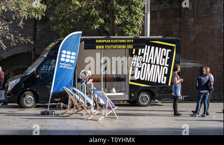 Barcelona, Catalonia, Spain. 22nd Mar, 2019. The European Youth Forum campaign bus is seen at the center of Barcelona.From the 18th March to 5th April, the European Youth Forum will be travelling across Europe in a campaign bus, bringing European politics to the local level. Credit: Paco Freire/SOPA Images/ZUMA Wire/Alamy Live News Stock Photo