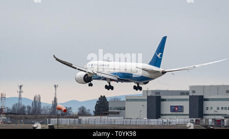 Richmond, British Columbia, Canada. 16th Mar, 2019. A XiamenAir (Xiamen Airlines) Boeing 787-8 Dreamliner (B-2762) wide-body jetliner lands at Vancouver International Airport. Credit: Bayne Stanley/ZUMA Wire/Alamy Live News