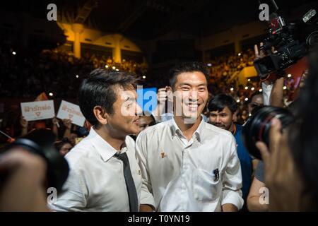 Bangkok, Thailand. 22nd Mar, 2019. Secretary general of Future Forward Party Piyabutr Saengkanokkul and Future Forward Party Leader Thanathorn Juangroongruangkit seen during the Future Forward Party latest rally before the Thai General Election at the Thai-Japanese Stadium in Bangkok. The country will hold the general election on March 24, 2019, five years after the May 2014 military coup Credit: Geovien So/SOPA Images/ZUMA Wire/Alamy Live News Stock Photo