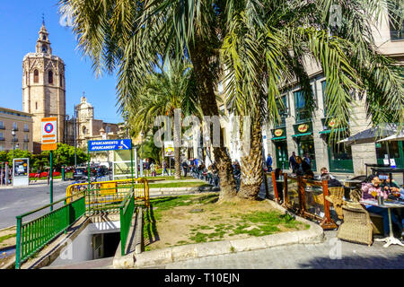 Spain Valencia Old Town Plaza de la Reina Square, Bares under palm trees with a view to Micalet Bell Tower Miguelete, Valencia Cathedral Spain Stock Photo