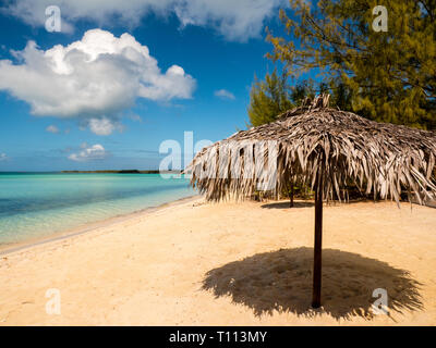 Sunshade Made Out Of Palm Leaves Tropical Beach Governors Harbour Eleuthera The Bahamas The Caribbean Stock Photo Alamy