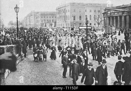 German Revolution of 1918-1919, 1918 - 1919, crowd on the street, Unter den Linden, Berlin, 9.11.1918, revolution, revolutions, crisis, crises, Prussia, Germany, German Reich, Weimar Republic, 20th century, 1910s, crowd, crowds, crowds of people, street, streets, historic, historical, Additional-Rights-Clearance-Info-Not-Available Stock Photo