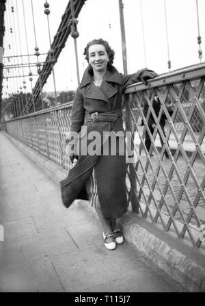 Well dressed fashionable young woman posing Britain 1930 Stock Photo
