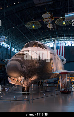 Space Shuttle Discovery in James S. McDonnell Space Hangar of the Steven F. Udvar-Hazy Center, the Smithsonian Nat. Air and Space Museum's annex. Stock Photo
