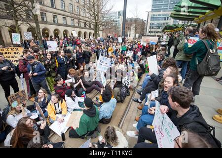 Environment Protest Manchester Picture by Chris Bull 15/3/19 Youth Strike 4 Climate protest in ...