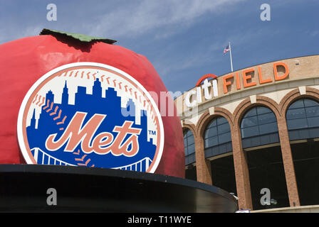 The Home Run Apple outside Citi Field stadium, Queens, New York City. Stock Photo