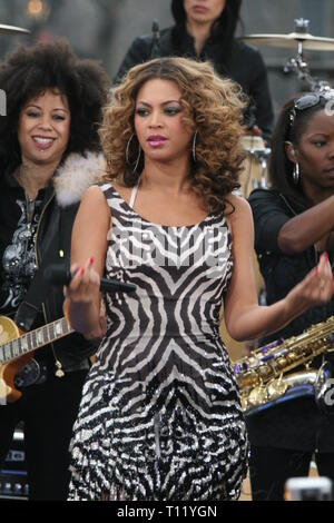 Beyonce Performing at CBS THIS Morning 2007 Photo By John Barrett ...