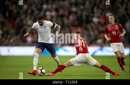 England's Kyle Walker (left) and Czech Republic's David Pavelka battle for the ball during the UEFA Euro 2020 Qualifying, Group A match at Wembley Stadium, London. Stock Photo
