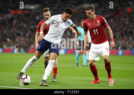 England's Jadon Sancho (left) controls the ball while under pressure from Czech Republic's David Pavelka during the UEFA Euro 2020 Qualifying, Group A match at Wembley Stadium, London. Stock Photo