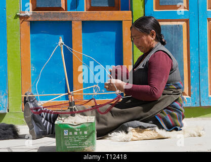 Older Loba woman spinning Himalayan sheep wool, Lo Manthang, Upper Mustang region, Nepal. Stock Photo