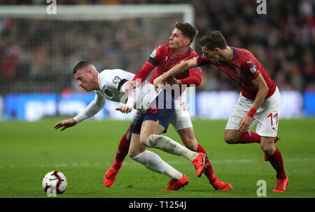 England's Ross Barkley (left) and Czech Republic's David Pavelka battle for the ball during the UEFA Euro 2020 Qualifying, Group A match at Wembley Stadium, London. Stock Photo