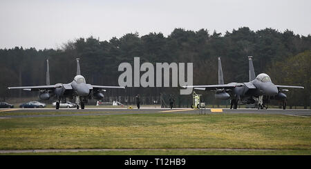 48th Fighter Wing F-15E Strike Eagles prepare to take off to participate in exercise Point Blank at Royal Air Force Lakenheath, England, March 22, 2019. Alongside F-15E Strike Eagles assigned to the 492nd and 494th Fighter Squadrons, RAF Typhoon, Hawk and F-35B Lightning jets also participated. (U.S. Air Force photo by Airman 1st Class Shanice Williams-Jones) Stock Photo