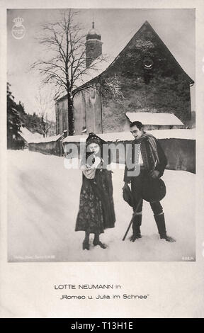 Promotional photography of Lotte Neumann and Gustav Von Wangenheim in Romeo Und Julia IM Schnee (1920) - Silent movie era Stock Photo