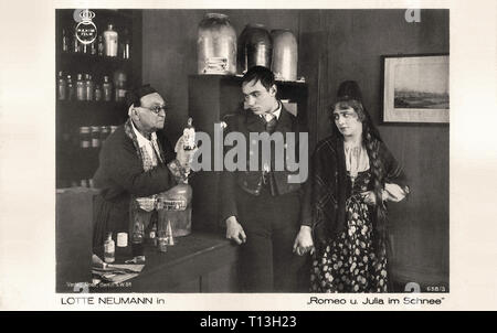 Promotional photography of Lotte Neumann in Romeo Und Julia IM Schnee (1920) - Silent movie era Stock Photo